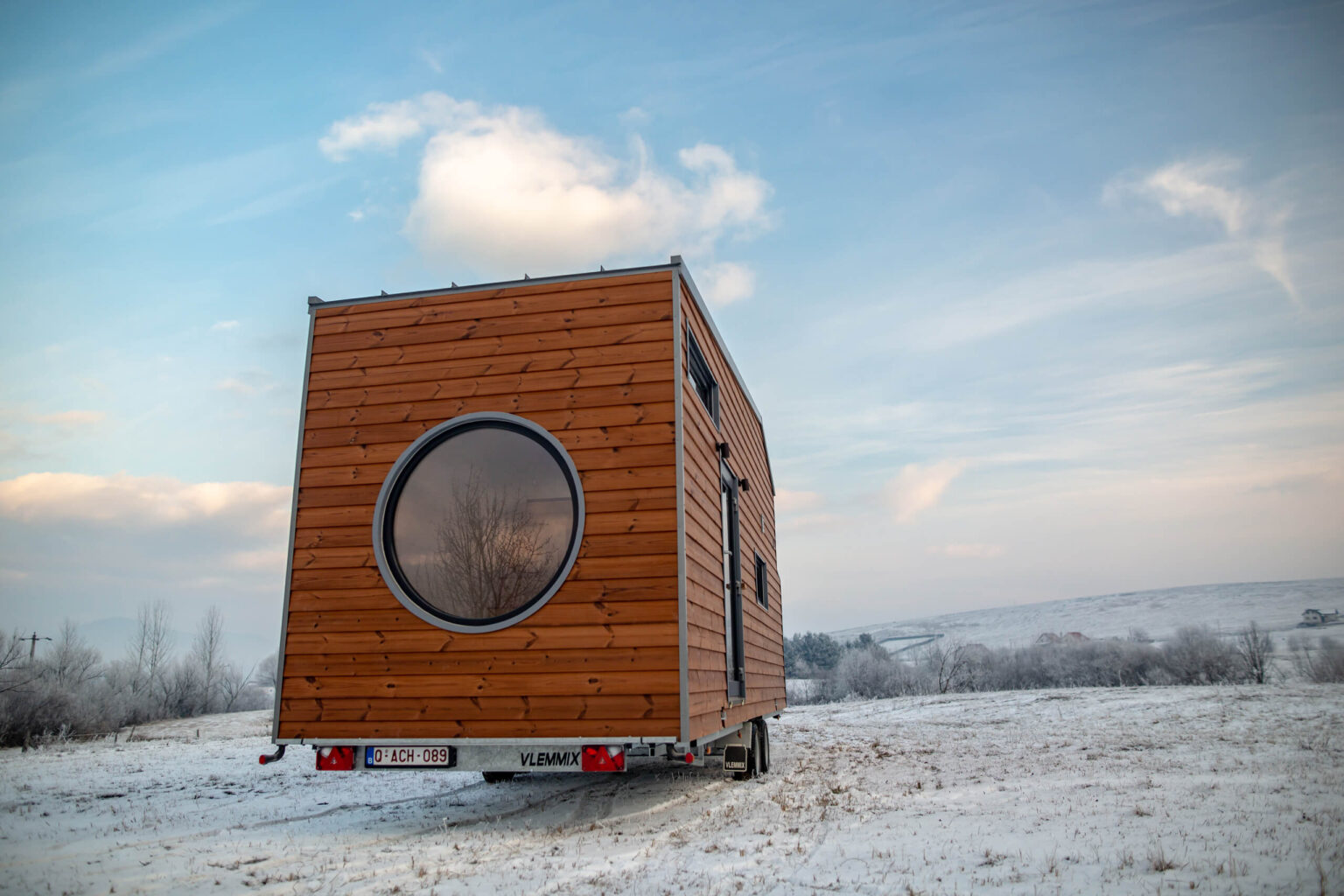 Tiny house kruhové okno